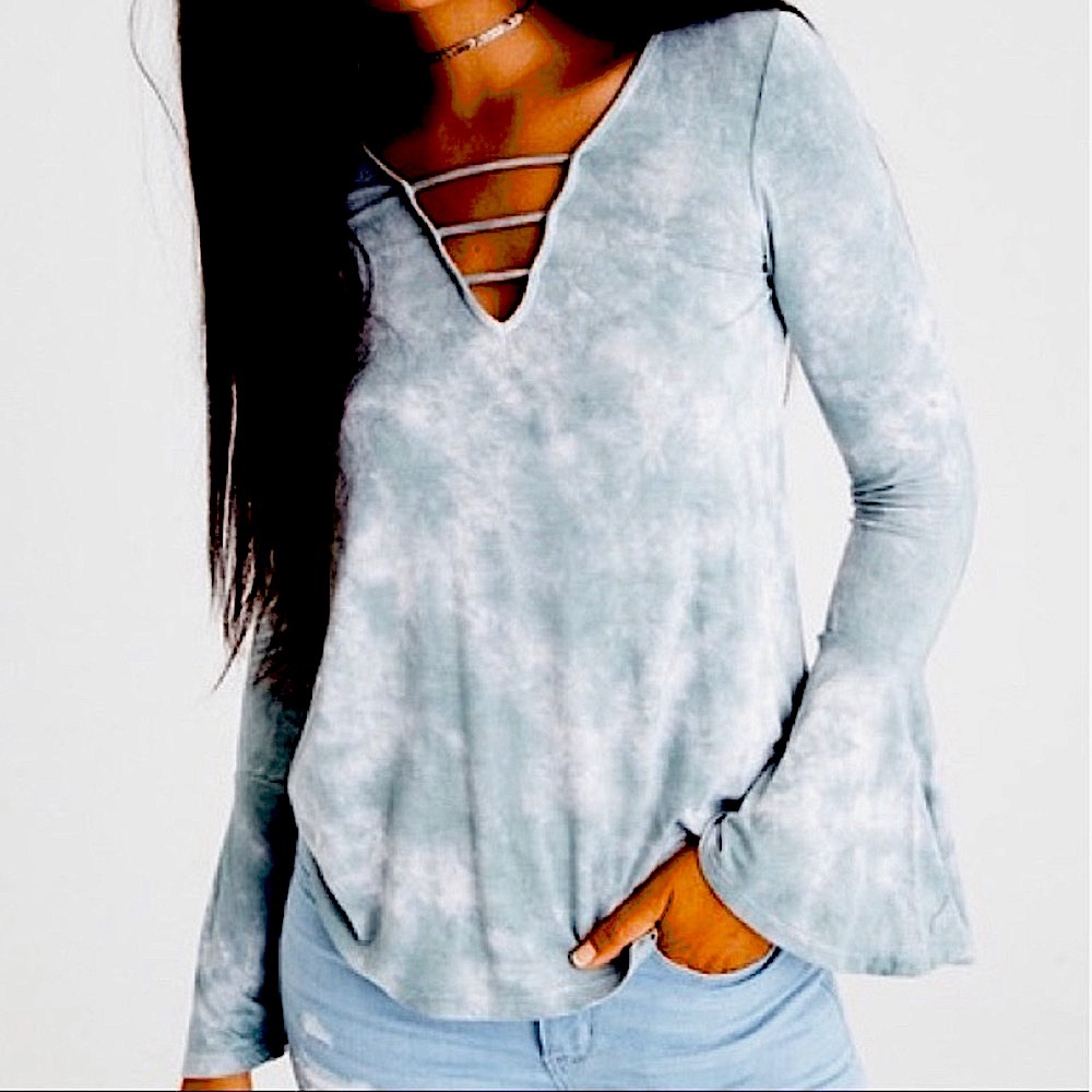 AMERICAN EAGLE - Tie Dye Top w/ Bell Sleeves